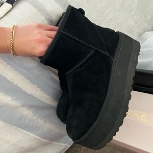 Ugg classic platform- black